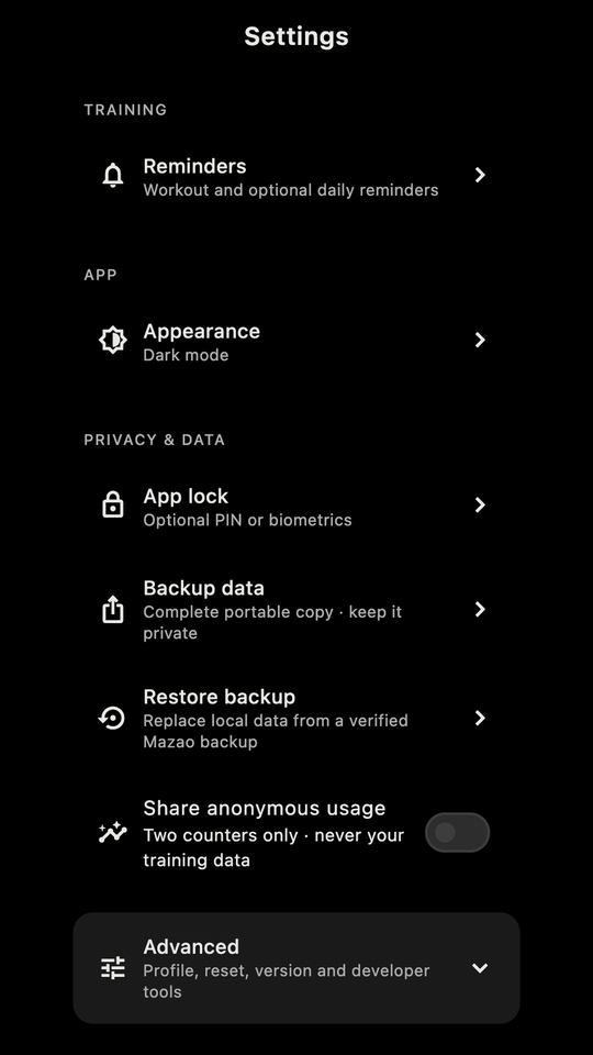 Settings showing app lock, backup, restore and the analytics toggle